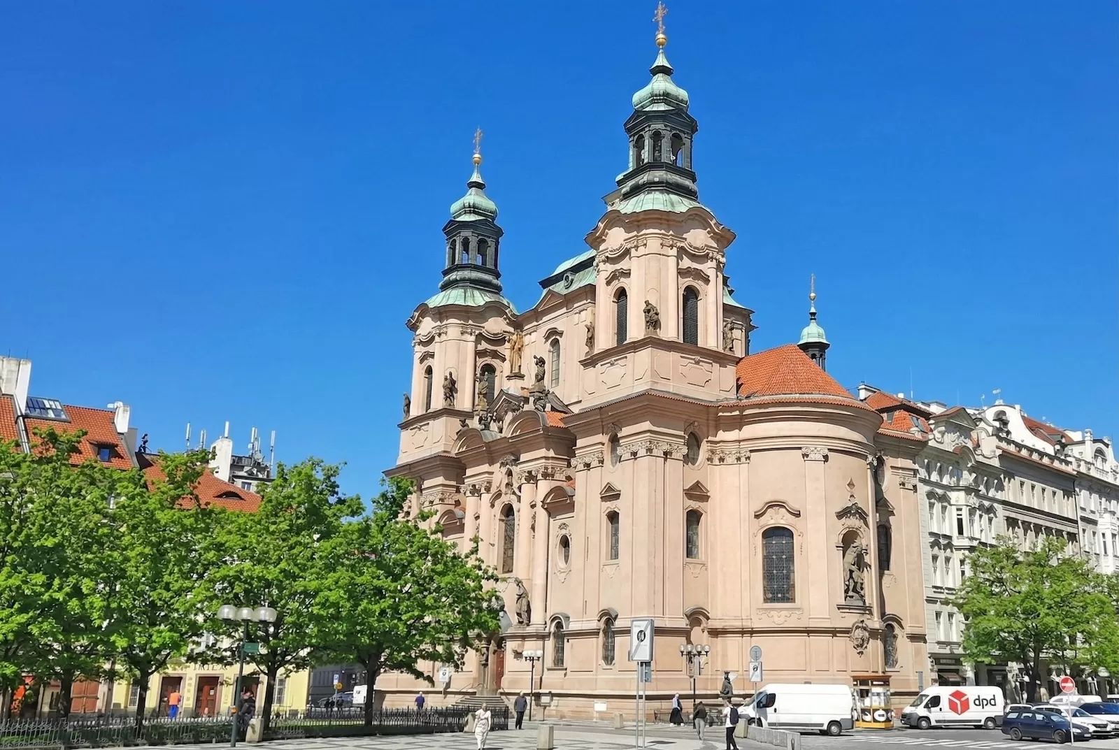 001_mypraguewedding_st_nicholas_church_old_town_square_exterior.
