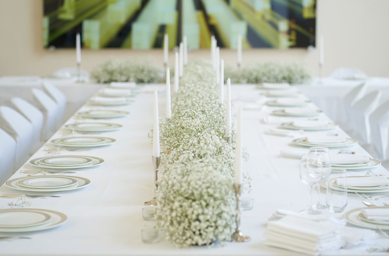 Elegant baby’s breath table runner for a luxury wedding reception in Prague