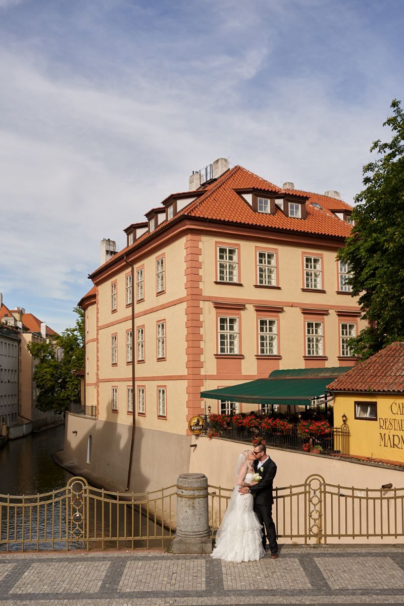 Symbolic wedding: couple in love with the romantic backdrop of Charles Bridge.