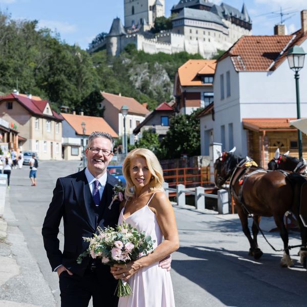  Wedding-in-the-Czech-Republic-Karlstejn-Castle_00